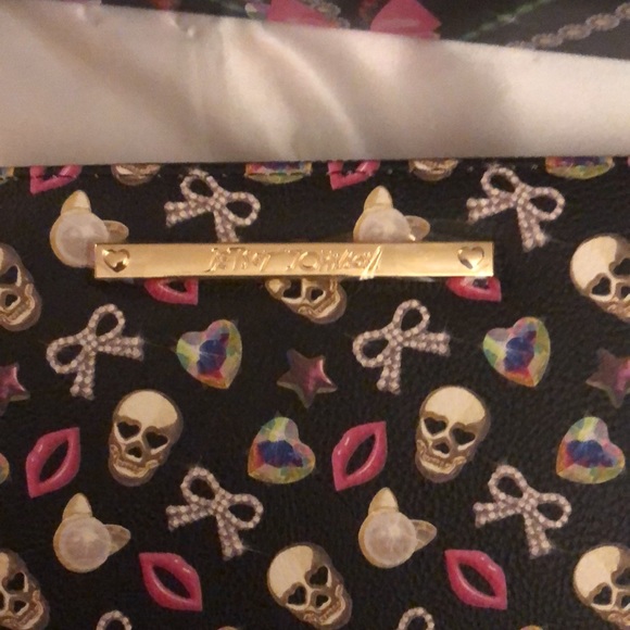 Betsey Johnson Black Faux Leather Skull, Lips, Bow, Cat & Star ZA Wallet NWT - Picture 8 of 16